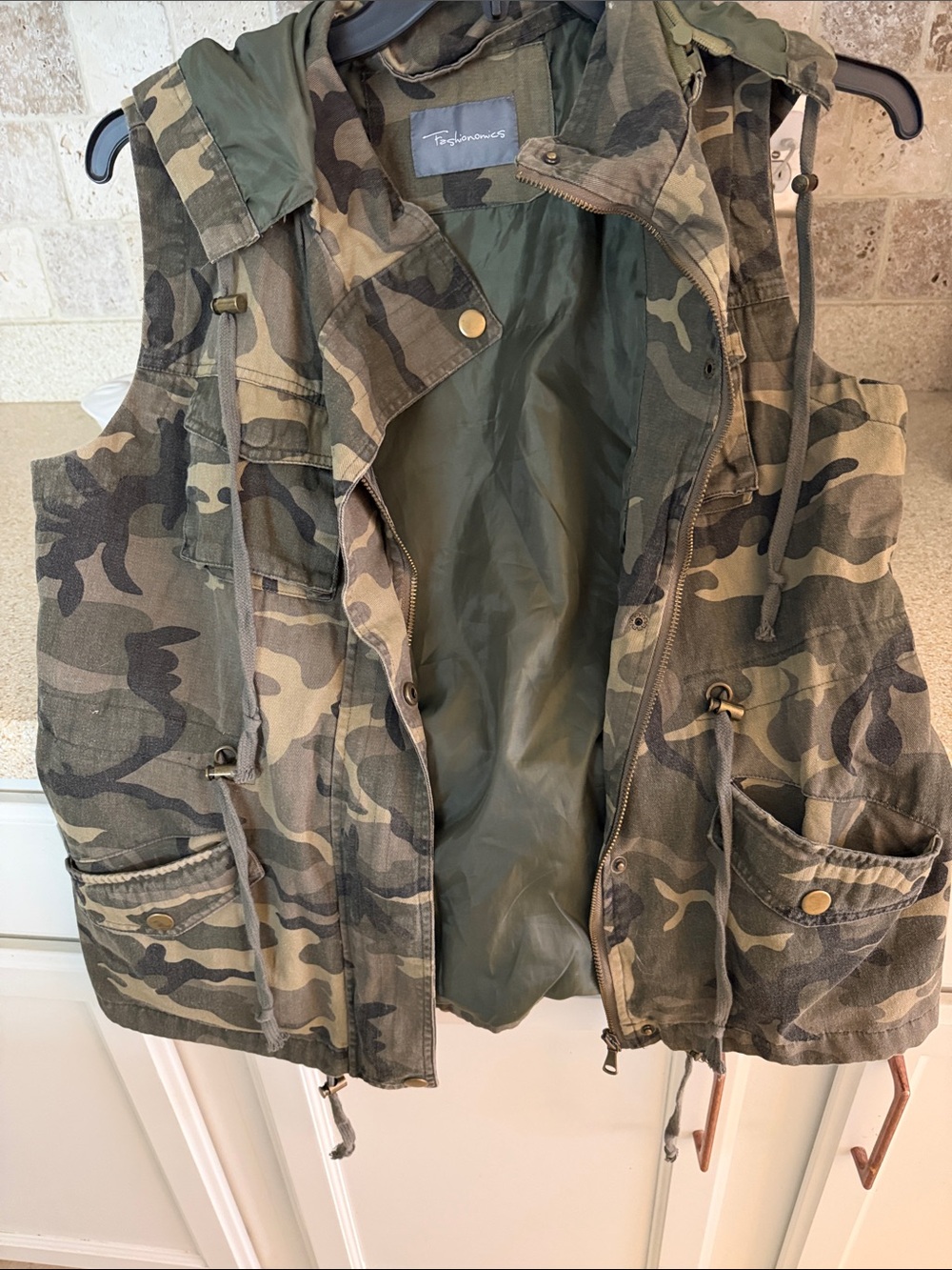 Fashionomics Camouflage Utility Vest in Olive Green/Brown